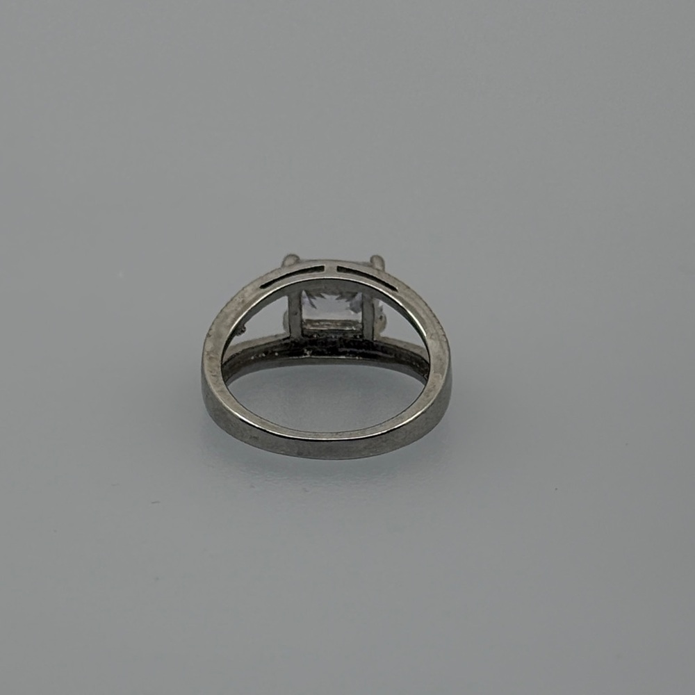 Swarovski Crystsal Silver Women's Ring with Clear Stone - Picture 6 of 6